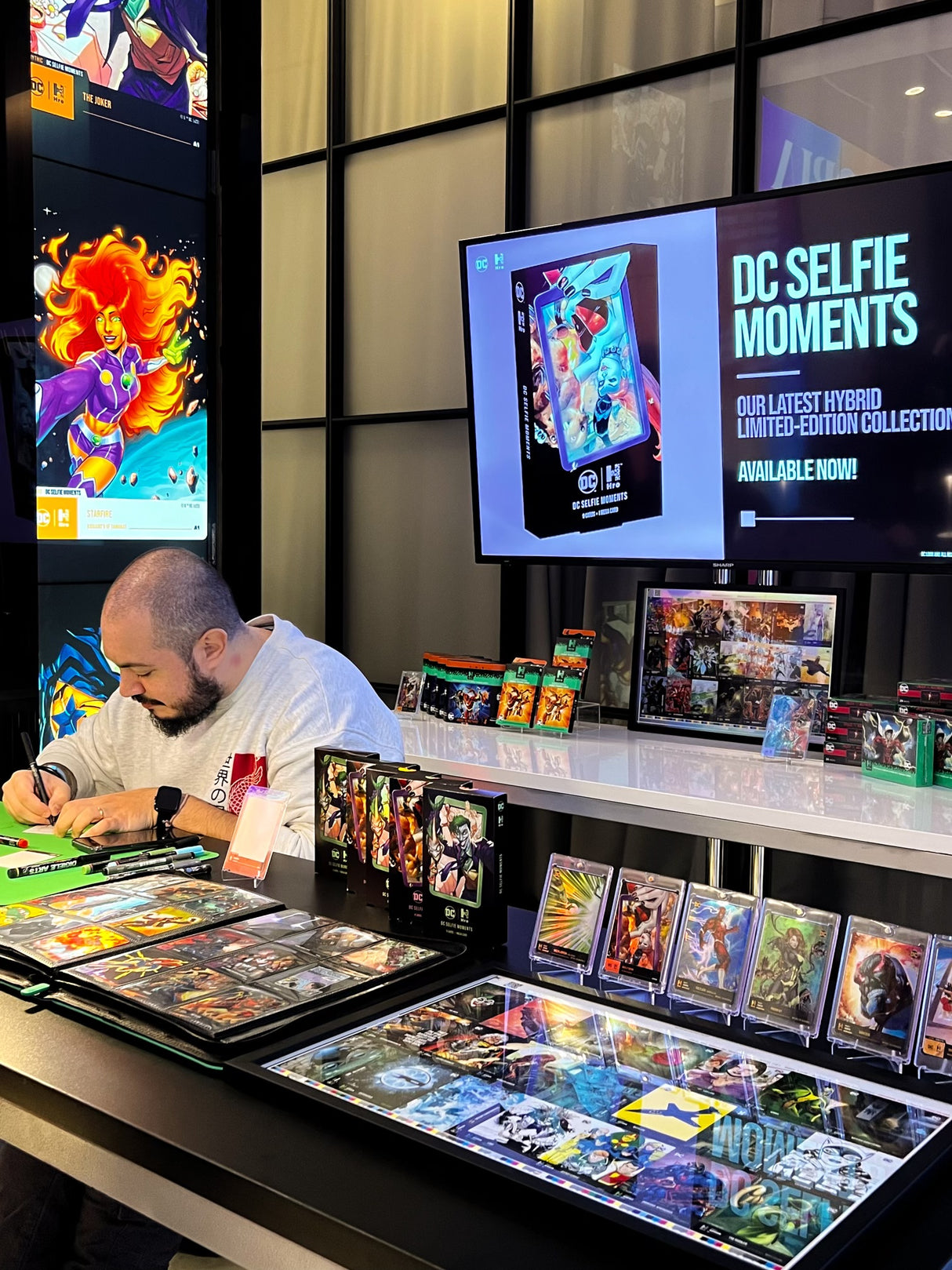 SOLD: Starfire (Selfie Events) - HRO Sketch Card & HRO Selfie Events Box- Signed by Eduardo Mello